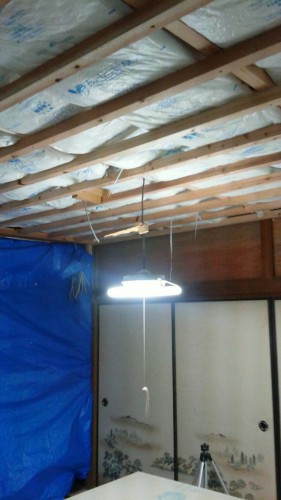 ７月23日森下邸天井ボード張り、間仕切り壁　１